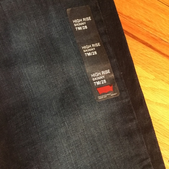 Levi's high rise skinny jeans NWT Bkack 28 - Picture 2 of 15